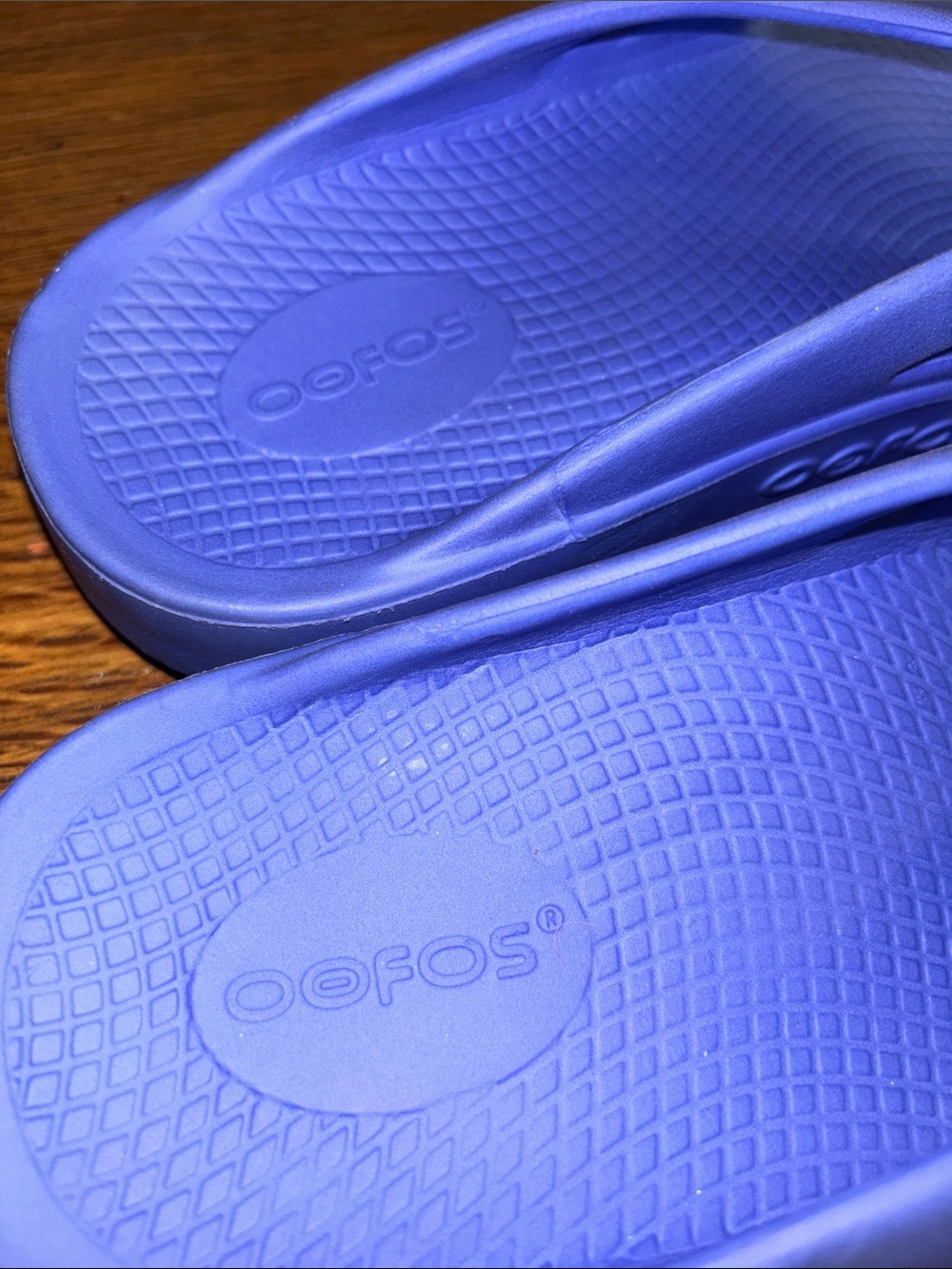 OOFOS women’s Flip Sandals in Periwinkle Blue - Picture 3 of 9